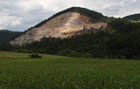 Država pozabila na milijone v kamnolomu