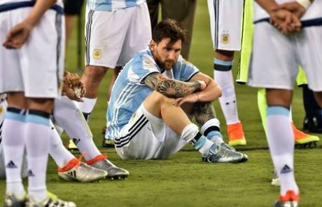 Tudi Maradona upa, da si bo Messi premislil