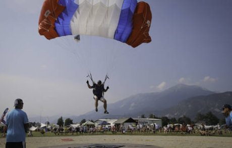 Tudi po 13.000 skokih še uživa