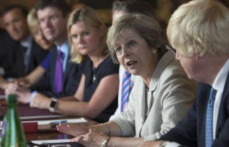Theresa May svojim ministrom: »Brexit pomeni brexit«