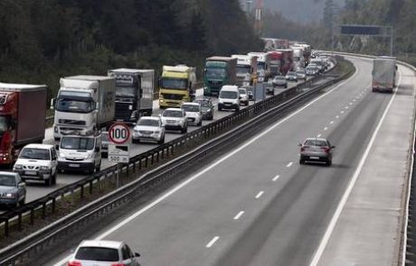 Na cestah ta konec tedna daljši zastoji