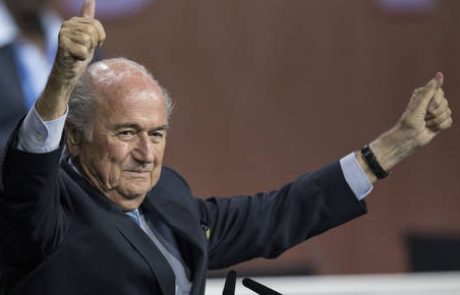 Blatter dviga prah: Bil sem priča prirejenim žrebom