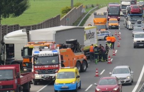 Voznik tovornjaka umrl v bolnišnici