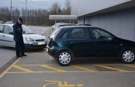 Nadzor nad parkiranjem na parkirnih prostorih za invalide