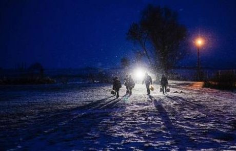 Na meji med Srbijo in Hrvaško protestira okoli 150 migrantov