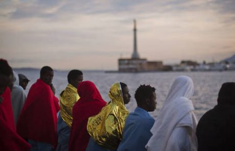 Tihotapec migrantov v Italiji obsojen na osem let in pol zapora