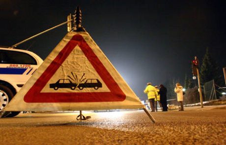 V nesreči umrl voznik tovornega vozila