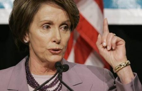 Nancy Pelosi: »Donald Trump se bo odstavil sam«