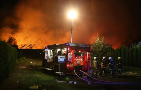 Tudi poklicni gasilci pripravljeni na stavko zaradi plač