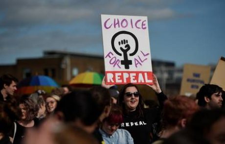 Irci vse bolj naklonjeni odpravi prepovedi splava