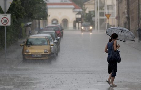 Pozor, grozijo močni nalivi, veter in toča