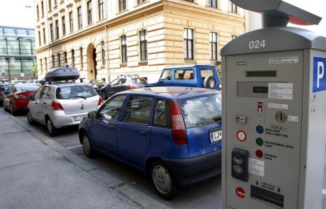 Ljubljanski mestni svetniki danes o podaljšanem času plačevanja parkirnin