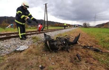 Bistrica ob Dravi: V trčenju vlaka in vozila življenje izgubil 28-letnik