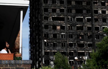 Po požaru v Londonu odstopil vodilni funkcionar lokalnega sveta