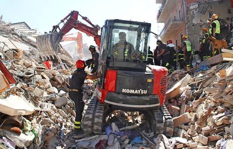 V Italiji ponoči nov močan potres, številni noč preživeli na ulicah