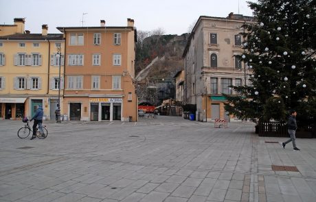 Podpirajo ponovno uvedbo prometa skozi predor