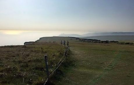 S plaže v Angliji zaradi skrivnostne meglice evakuirali obiskovalce