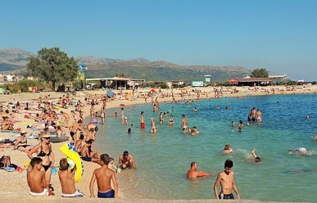 Burkini in harpune povzročili paniko na plaži v Splitu