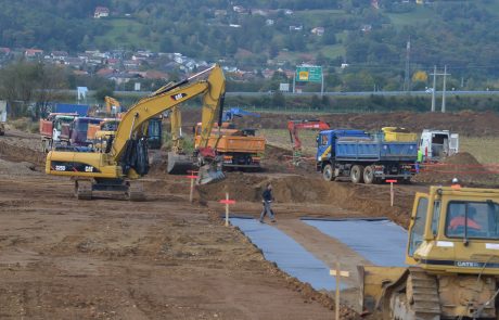 Magna v podpis pogodb z državo in položitev temeljnega kamna v Hočah