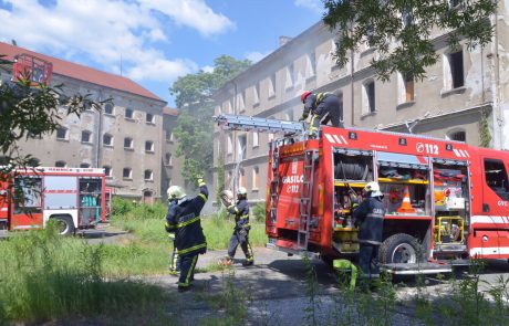 FOTO in VIDEO: Mariborski gasilci znova na delu v bivših zaporih