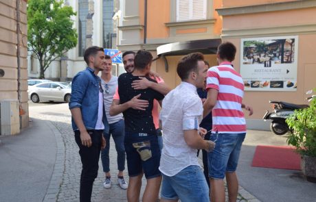 FOTO: Na tradicionalni večerji vijoličastih tudi Billong, a brez nekaj pomembnih članov