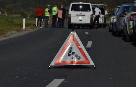 Prometna nesreča pred cestninsko postajo, avtocesta zaprta