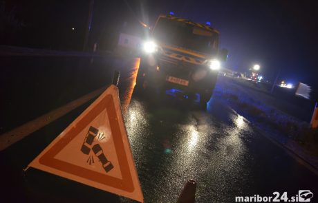 Ponoči na Mlinski ulici v Mariboru trčila tri osebna vozila