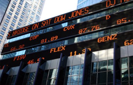 Dow Jones se bliža meji 23,000 točk