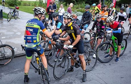 Več kot 500 kolesarjev se je podalo s starta 5. Istrskega maratona (foto)