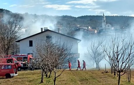 V Oseku zagorela hiša (foto)