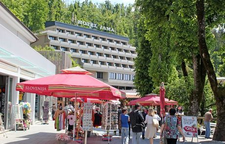 S hotelom Jama naj bi turisti ostali dlje