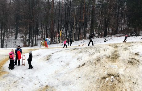 Sankanje na urejenih in odprtih smučiščih ni dovoljeno