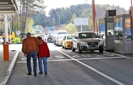 Na mejnih prehodih se za izstop iz države čaka okoli pol ure