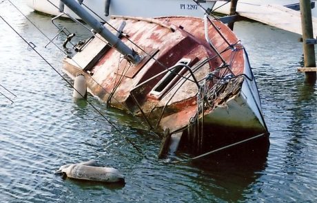 Jernejev kanal ostaja ujet med poročili in pozivi