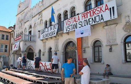 Protestniki napolnili Titov trg (foto)