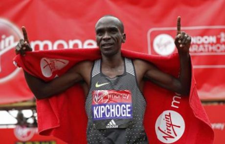 Kenijec Kipchoge na maratonu v Londonu blizu svetovnega rekorda