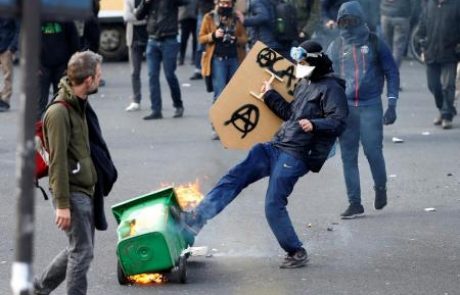 FOTO: V Parizu spopadi policije z mladimi protestniki