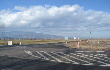 Magna prinaša delovna mesta, a domačine skrbita onesnaženost in gneča