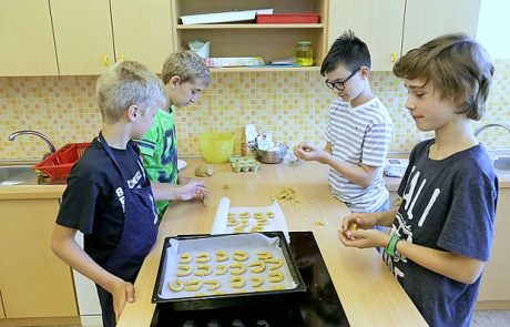 V Idriji in Novi Gorici so gostili srbske učence slovenskih korenin (foto)