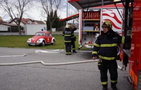 Dobrodelna akcija Za gasilce gre: Starodobnik pobreških gasilcev magnet za ljudi