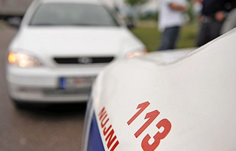 Pijan in na kokainu bežal pred policisti