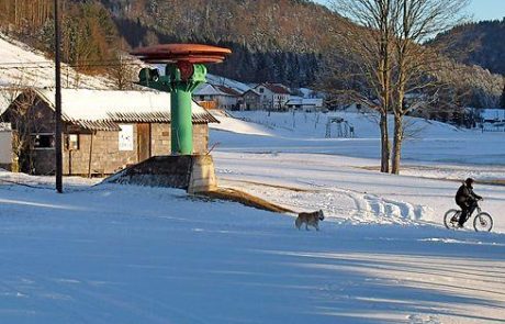 Na Lokvah nekaj snega, a vlečnice ne bodo pognali