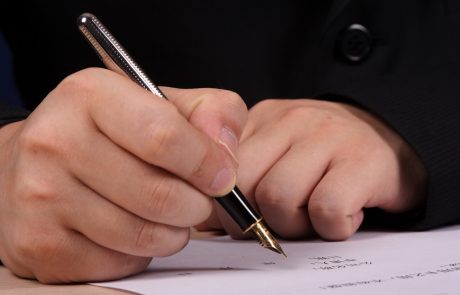 Zakaj bi si morali pogosteje stvari zapisati ‘na roko’