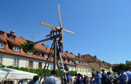 S tradicijo postavljanja klopotca pozdravljajo jesen