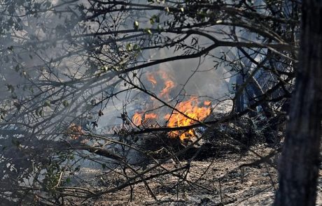 Hrvaška policija: Požar pri Splitu povzročil plamen