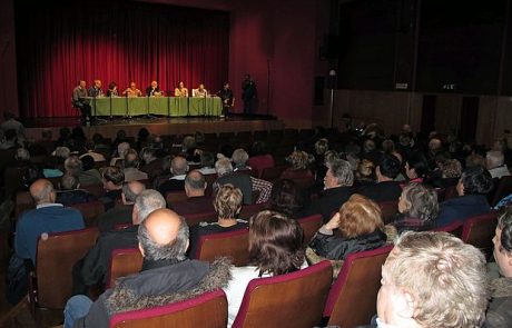 Kako gledati pod prste Salonitu in državi