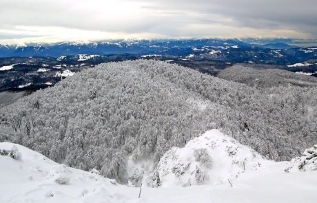 Pod Črno prstjo se je smrtno ponesrečil turni smučar