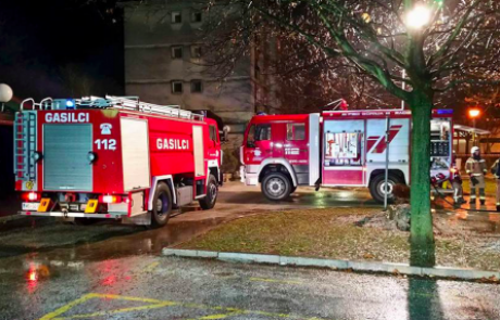 Je požara, ki sta brez doma pustila štiri ljudi, nekdo podtaknil?