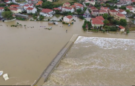 VIDEO: Dalmacija pod vodo, tako močno ni deževalo nikjer po svetu