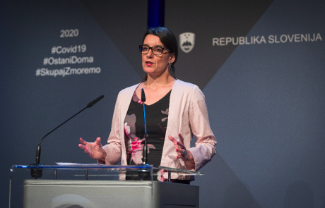 Šolska ministrica Simona Kustec: V primeru okužbe bo šolski proces v vsakem primeru tekel naprej
